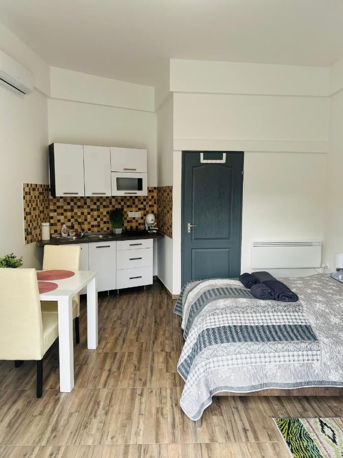 Eros Apartman Hajdúszoboszló Exterior foto