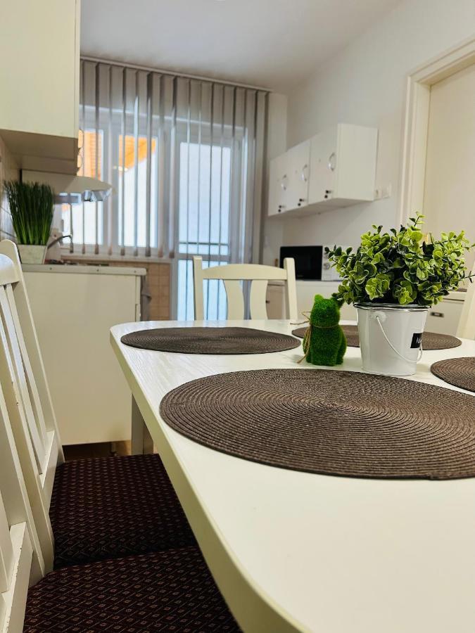 Eros Apartman Hajdúszoboszló Exterior foto