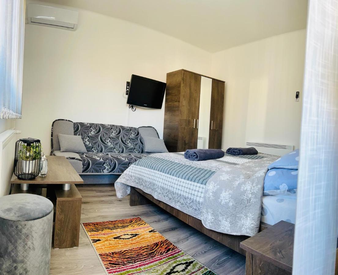 Eros Apartman Hajdúszoboszló Exterior foto