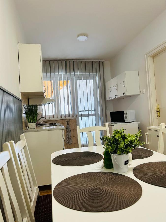 Eros Apartman Hajdúszoboszló Exterior foto